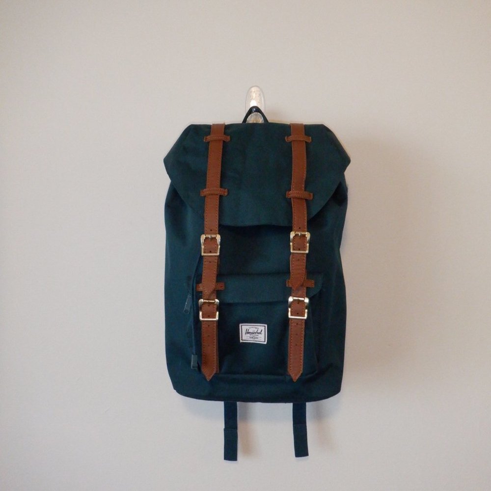 Herschel Little America Backpack- Mid volume